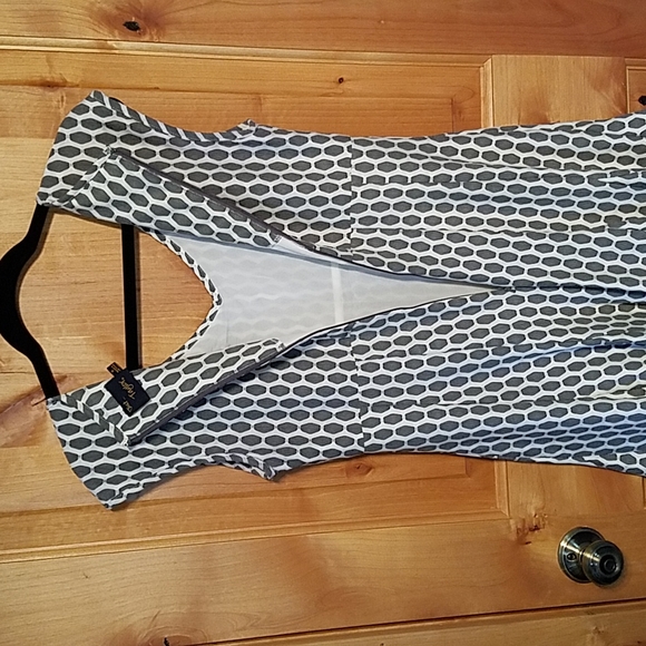 Just Taylor Sleeveless Black and White fit and flare dress, size 8 - Picture 3 of 6